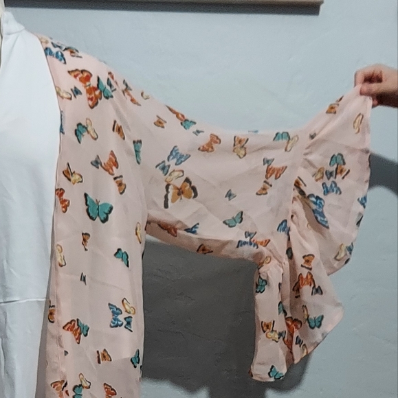 Live 4 Truth Peachy-pink butterfly design 1X - Picture 2 of 9